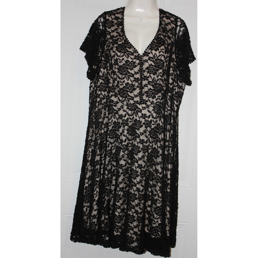 Torrid Black Floral Lace Dress Plus SZ 2X Edgy Whimsigoth Button Detail Stretch - Picture 2 of 8